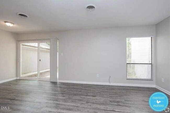 Building Photo - 2 Creekside Cir