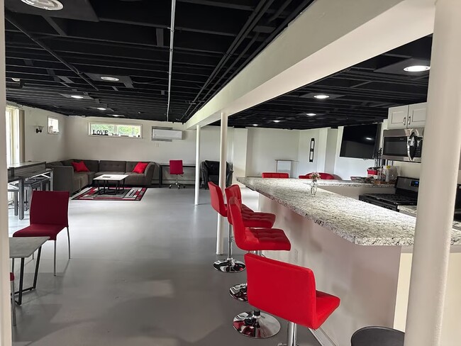 Building Photo - 15125 Washington Ave