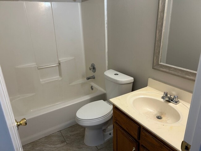 Building Photo - 7122 Village Ln