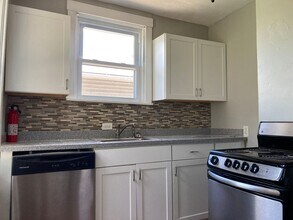 Building Photo - 3056 Pinehurst Ave
