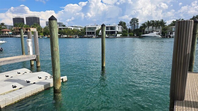 Building Photo - 9261 E Bay Harbor Dr