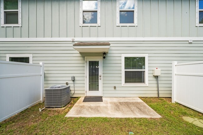 Building Photo - NEW LOW PRICE!!