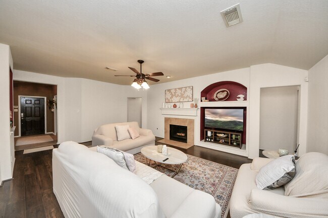 Building Photo - 8714 7 Pines Ln