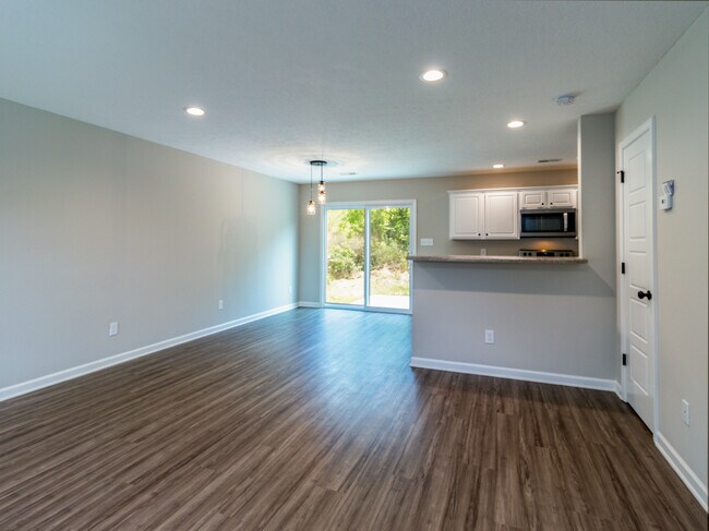 Building Photo - 628 Drakewood Rd