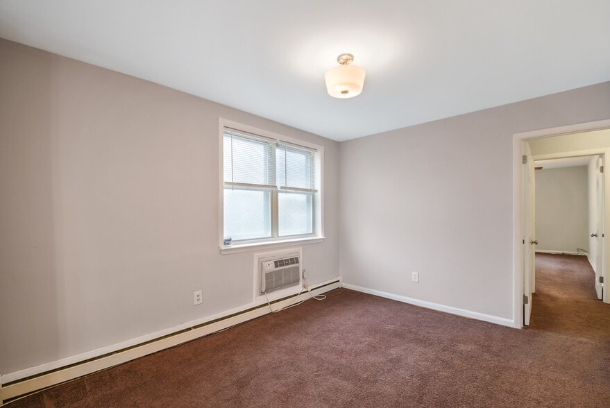 Building Photo - 109 4th Ave