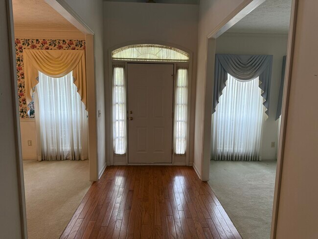 Building Photo - West Lane