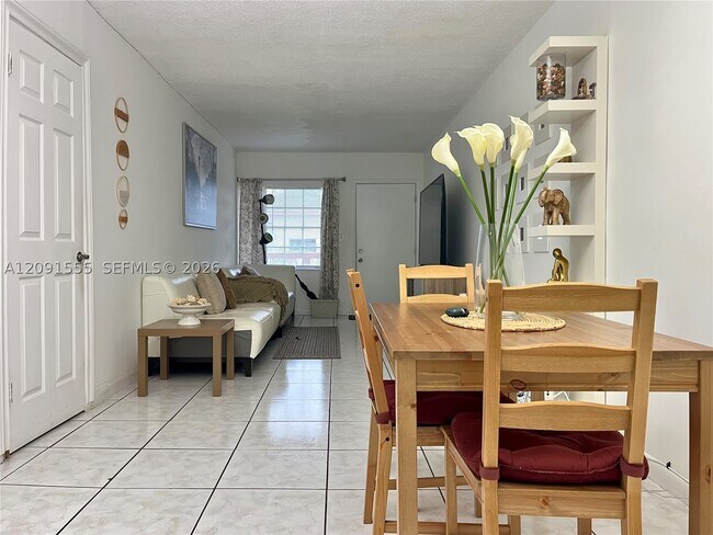 Building Photo - 11855 NE 19th Dr