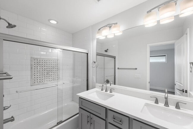 Building Photo - 3BD, 5BA LoHi Townhome with Rooftop Deck and 2-Car Garage