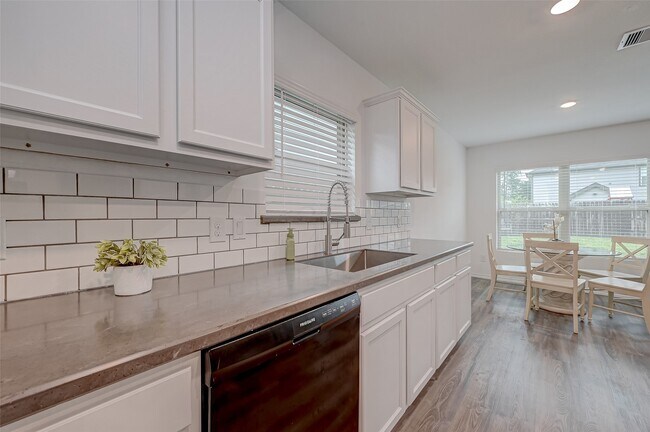 Building Photo - 1234 Blue Hazel Ct