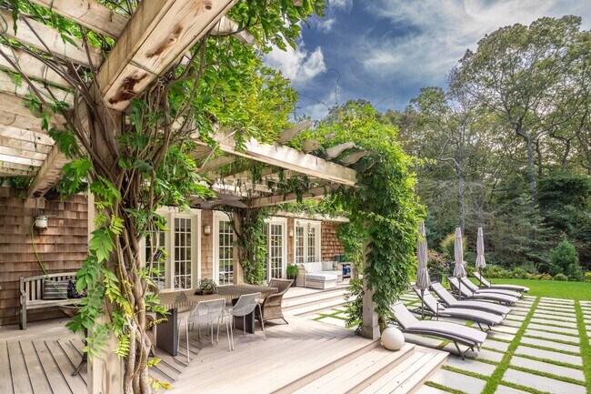 Building Photo - 41 Deep Woods Ln