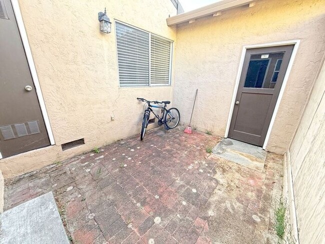 Building Photo - 1808 Loch Ness Way