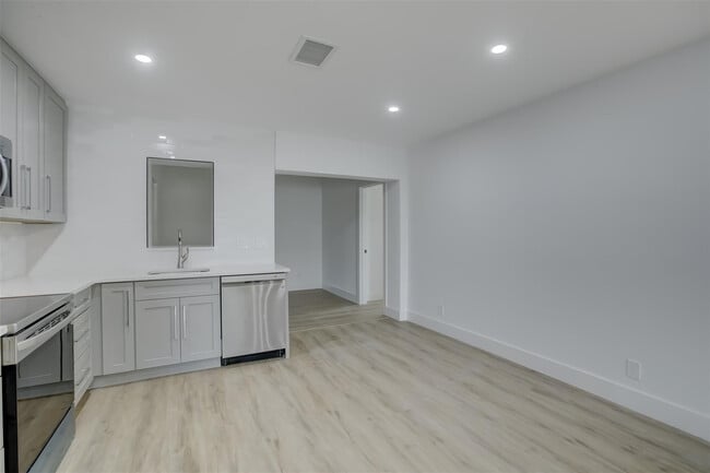 Building Photo - 2155 NE 56th Ct