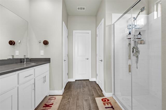 Building Photo - 1120 Gillespie Dr