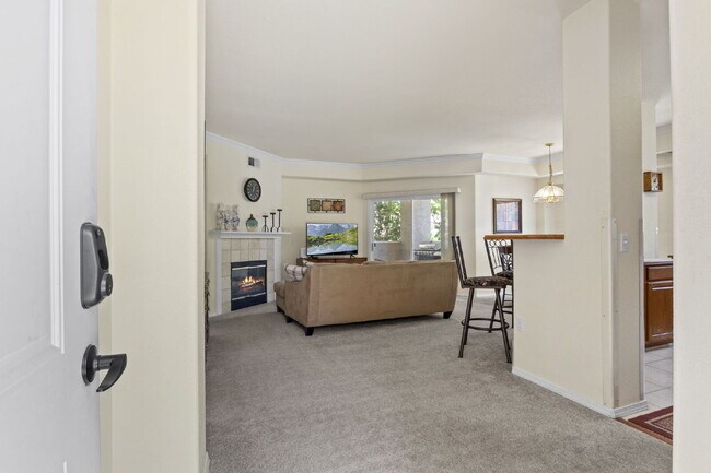 Building Photo - First-Floor Condo in Stratmoor Hills