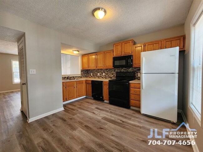 Building Photo - 2 Story All Brick 2/1.5 Townhouse in Concord