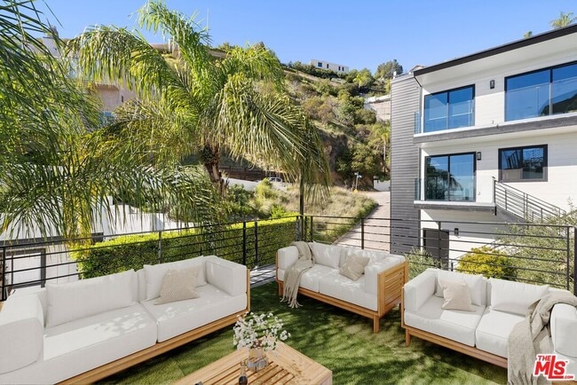 Building Photo - 1788 N Orange Grove Ave