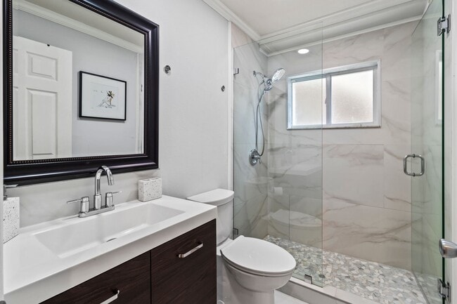 Building Photo - 2BR | 2Bath Central Sarasota Townhouse