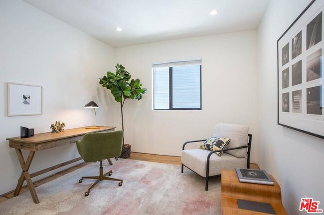 Building Photo - 3756 Brilliant Dr