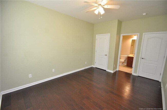 Building Photo - 300 Sutton Glen Dr