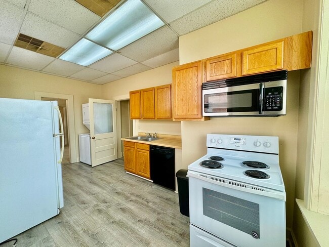 Building Photo - Downtown South Hill Apartment