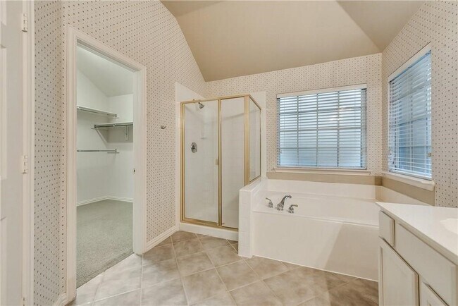 Building Photo - 2016 Deer Path Ct