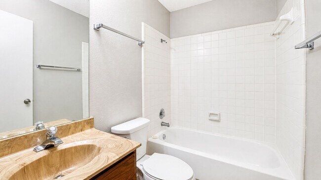 Building Photo - Northwest San Antonio Rental - 3/2 - Near SeaWorld, Alamo Ranch & Lackland AFB