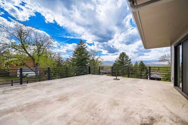 Building Photo - 1034 Westview Dr