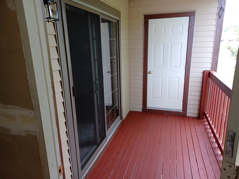 Private balcony with storage closet - 2208 Clark Ct