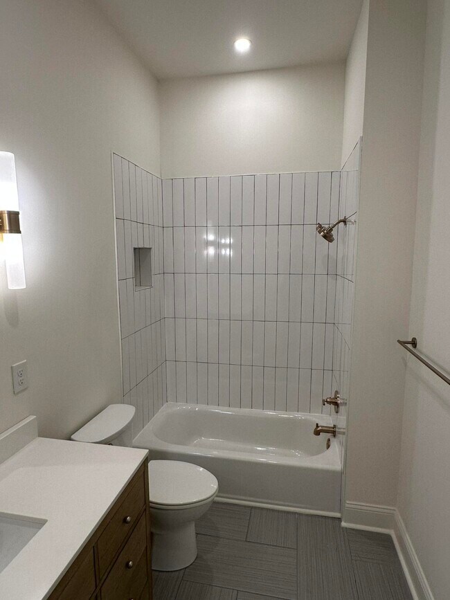 Building Photo - 307 W Main St