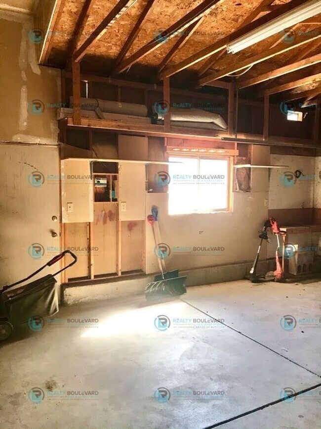 Building Photo - You will love this back yard!!