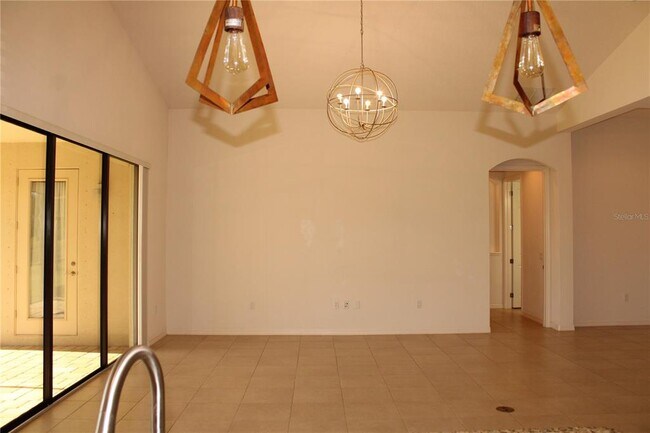 Building Photo - 629 Rosemary Cir