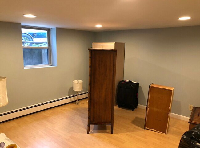 Building Photo - 180 Fish Rd