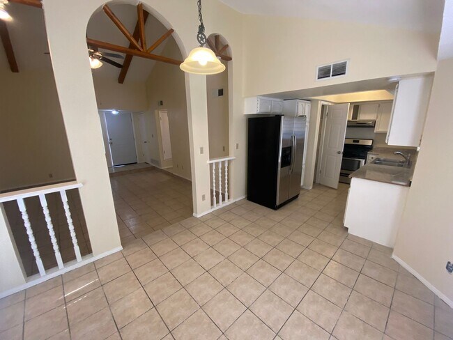 Building Photo - EASTSIDE HOME FOR RENT