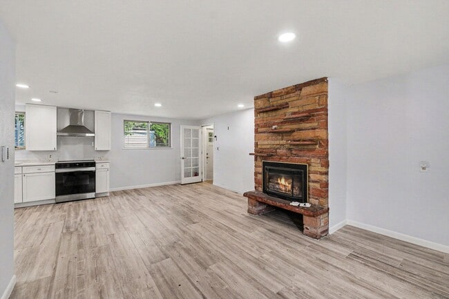 Building Photo - 1200 Tulip St