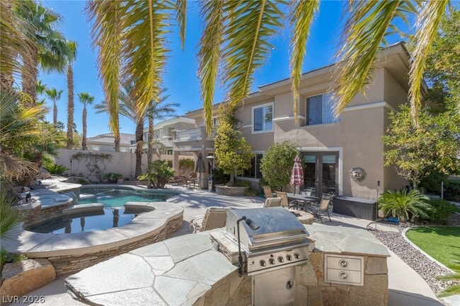 Building Photo - 724 Pinnacle Heights