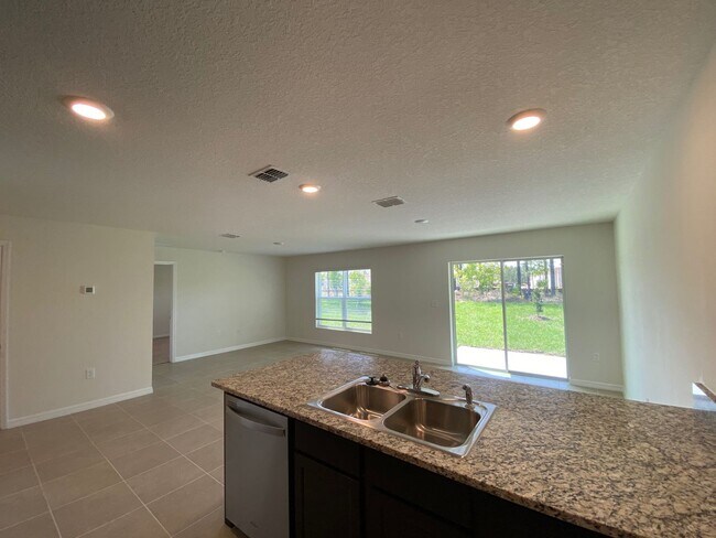 Building Photo - - Desirable Lake Diamond Subdivision 4/2/2...