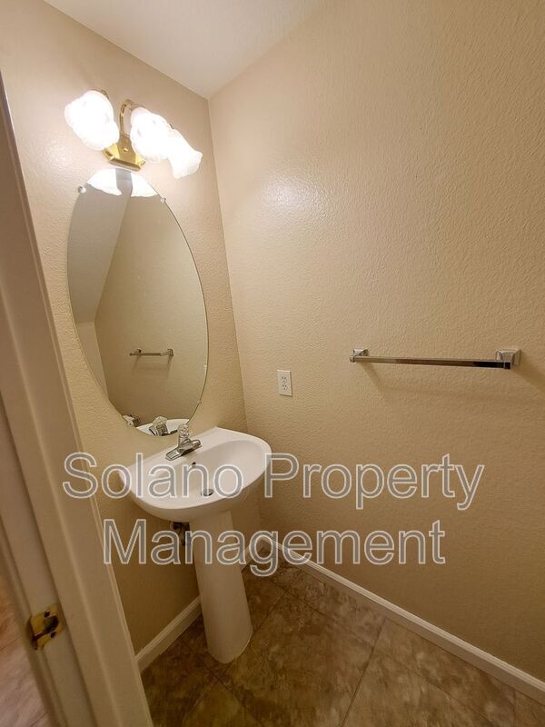 Building Photo - 849 Chateau Cir