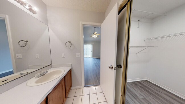 Building Photo - 1922 Heartland Dr