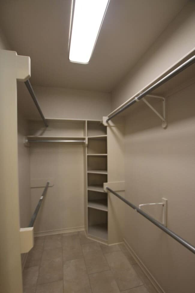 Building Photo - Beautiful 3 Bedroom 2 Bath Coming Soon in ...