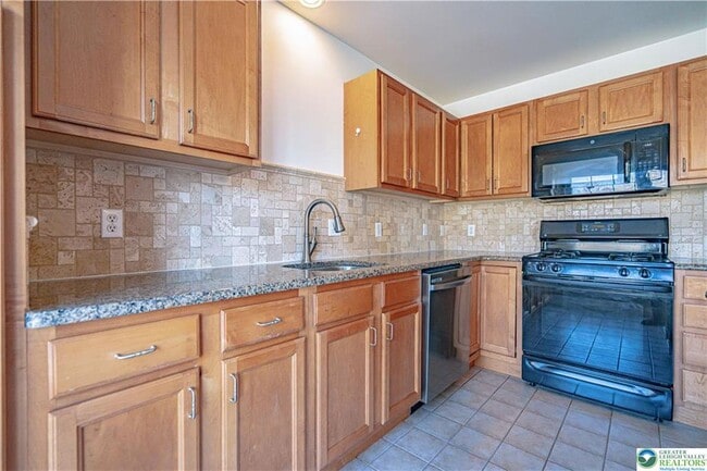 Building Photo - 1753 Pinewind Dr