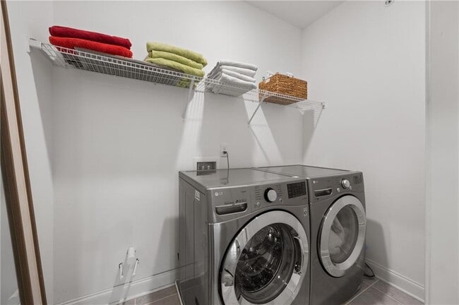 Building Photo - 6529 Beacon Dr