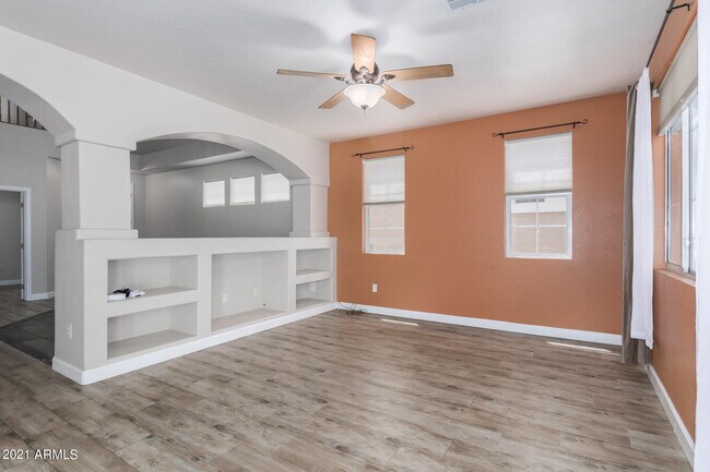 Building Photo - 204 W Mountain Sage Dr