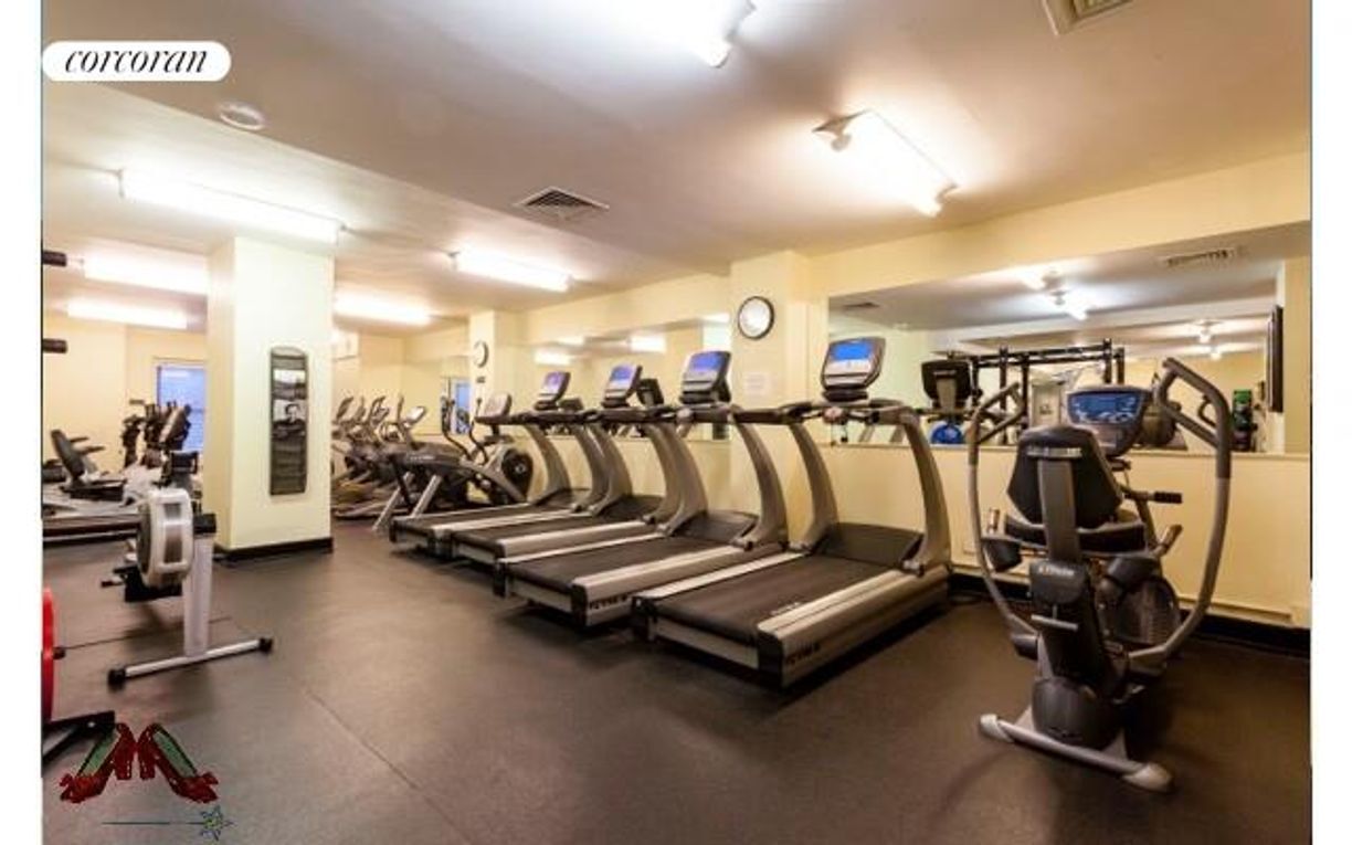 Building Photo - 470 W 24 St