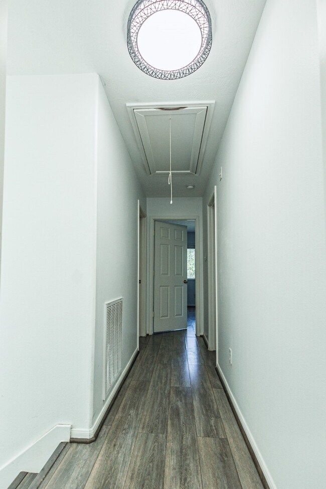 Building Photo - 19334 Strathmore Pl Ln