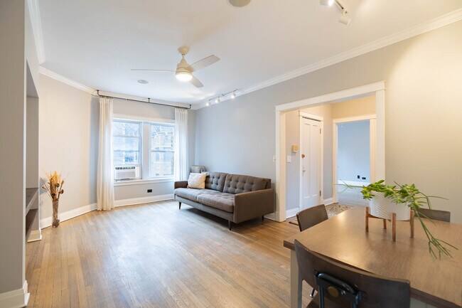 Building Photo - 536 1/2 W Cornelia Ave