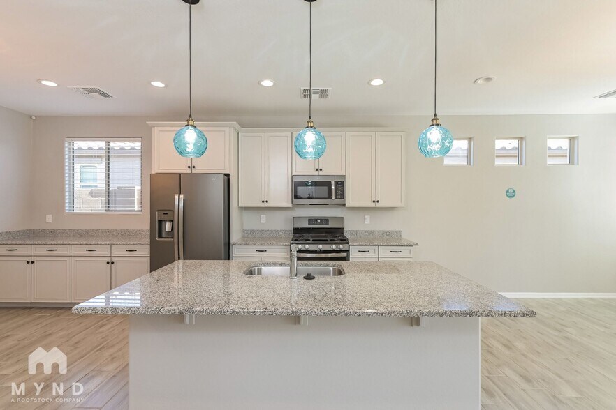 Building Photo - 20887 E Swan Dr