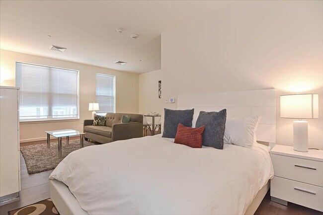 Building Photo - 40 E Pier Dr