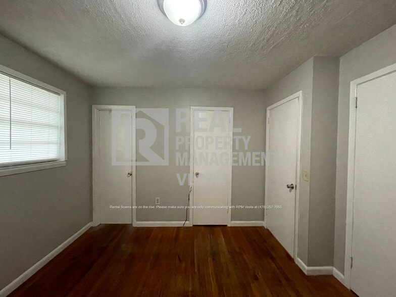 Building Photo - 106 Hazel Dr