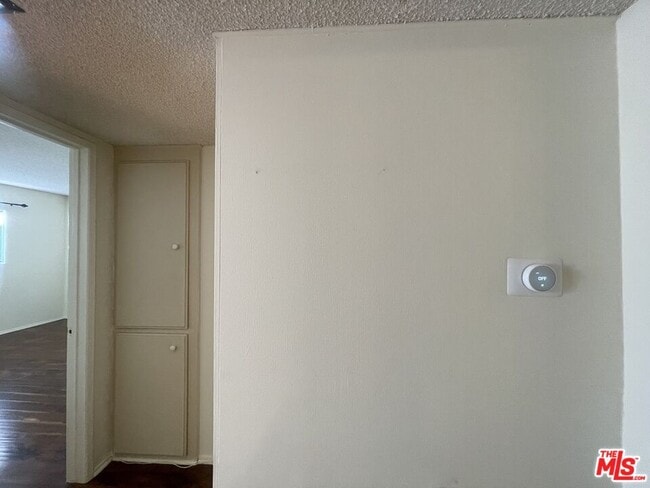 Building Photo - 5330 Zelzah Ave