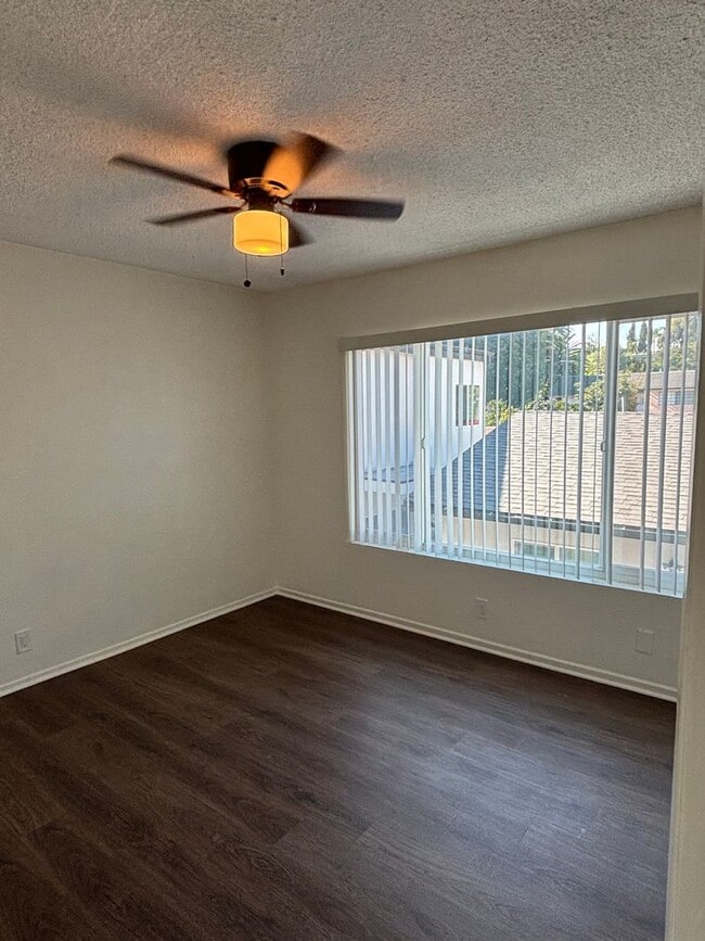 Building Photo - Spacious 4 Bed/2 Bath  Apartment for Rent in San Pedro